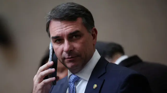 Flávio Bolsonaro se reúne com Quaest em Brasília