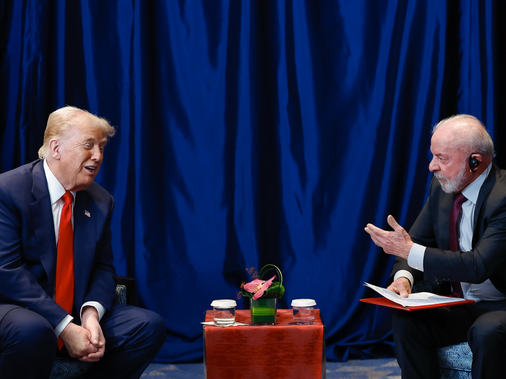TRUMP CHAMA LULA DE “VOLÁTIL” E MINIMIZA IMPORTÂNCIA DO PRESIDENTE