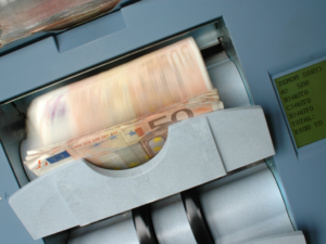 LAVAGEM DE DINHEIRO: COMO FUNCIONA ESSE CRIME FINANCEIRO