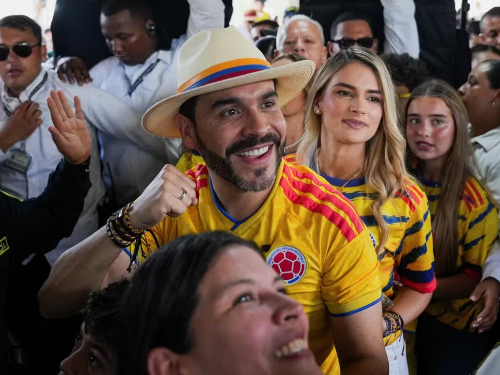DE LA ESPRIELLA COMEMORA VANTAGEM, MAS APURAÇÃO SEGUE NA COLÔMBIA